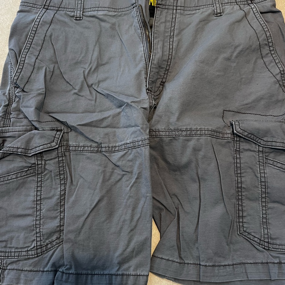 Lee Men's Dark Gray Cargo Shorts